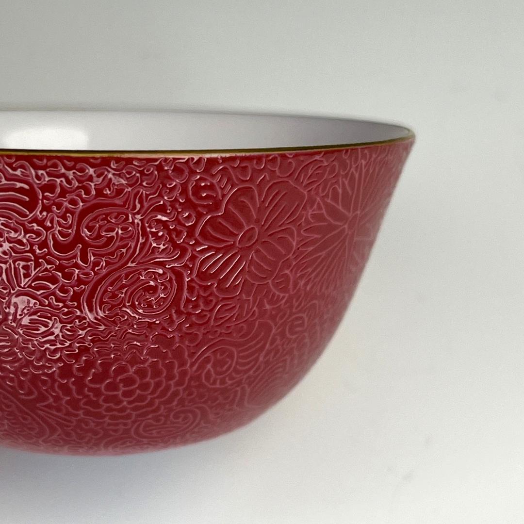 胭脂紅地陰刻唐草紋杯 乾隆年製 款 擺件中国美術 唐物骨董 時代物 A836
