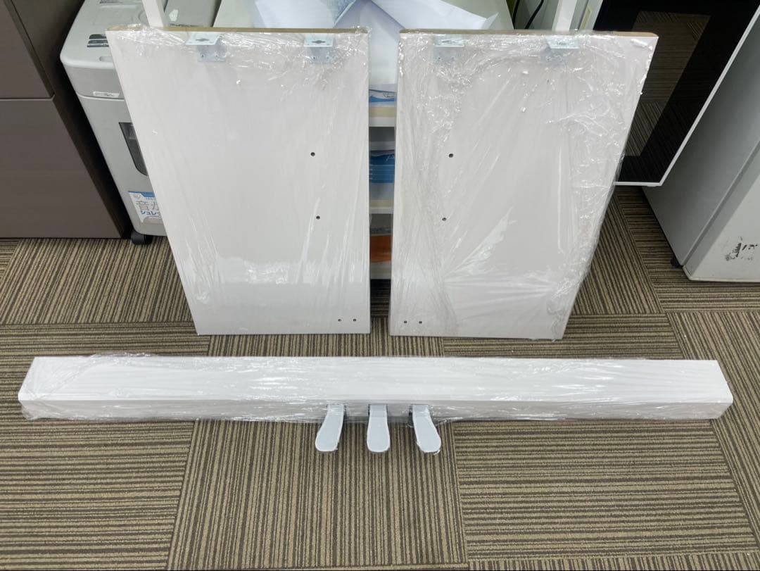 電子ピアノ88鍵盤　ハンマーアクション鍵盤　３本ペダル　　訳あり　ホワイト