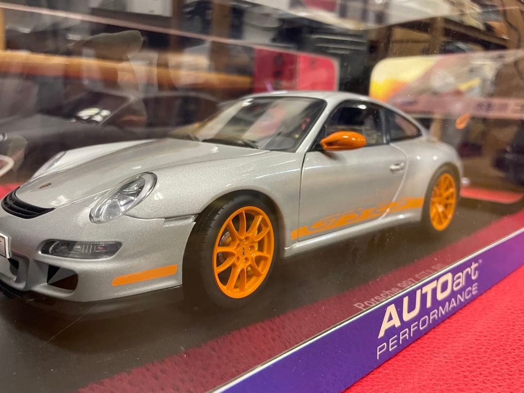 オートアート　ポルシェ997 GR3 RS