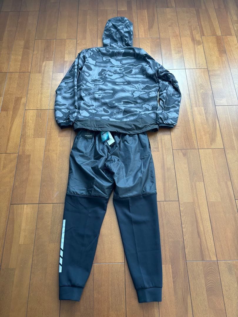 【新品未タグ付】オークリー ウインドブレーカー（上L・下M）保温 撥水 静音機能