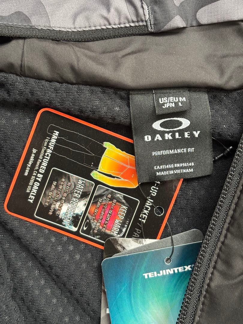 【新品未タグ付】オークリー ウインドブレーカー（上L・下M）保温 撥水 静音機能