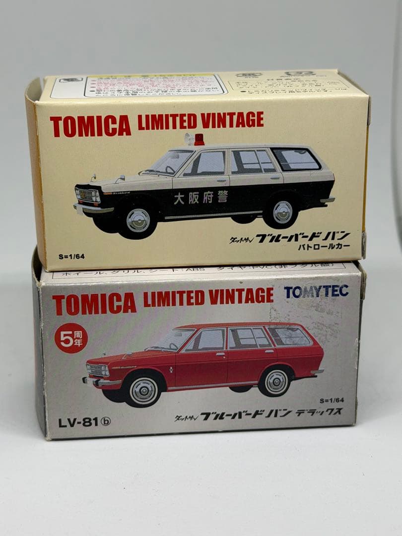 トミカリミテッドヴィンテージ ダットサン ブルーバード バン ２台
