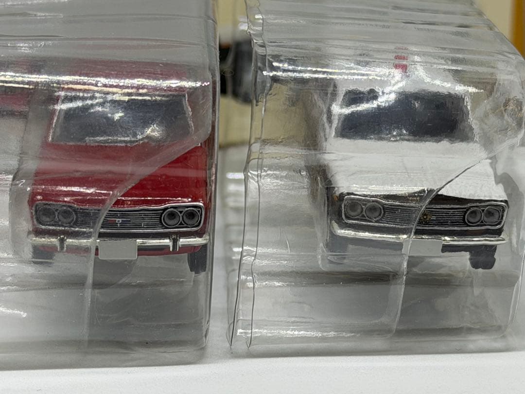 トミカリミテッドヴィンテージ ダットサン ブルーバード バン ２台