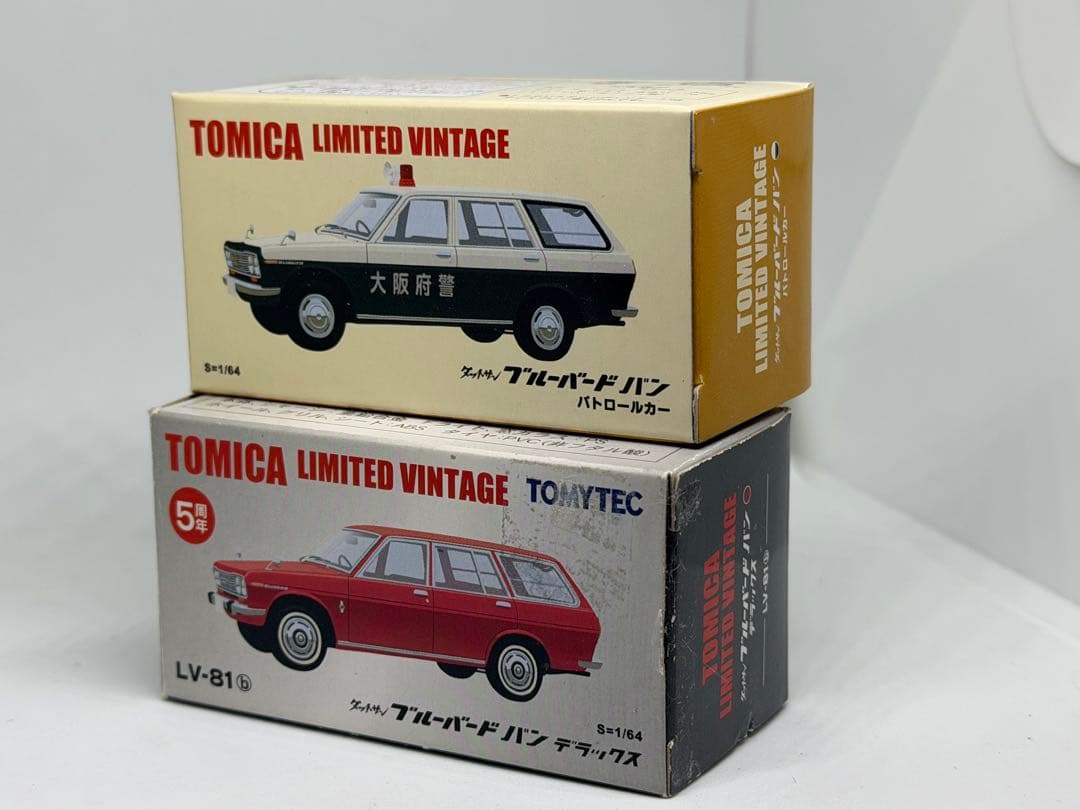 トミカリミテッドヴィンテージ ダットサン ブルーバード バン ２台
