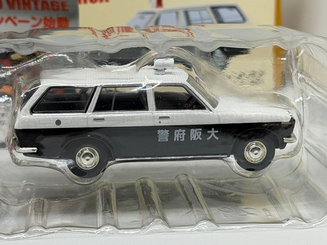 トミカリミテッドヴィンテージ ダットサン ブルーバード バン ２台