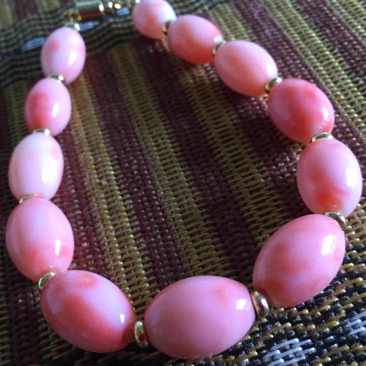 美品 濃色！本珊瑚 オーバルビーズ 幅9.7mmブレスレット 全長約18cm