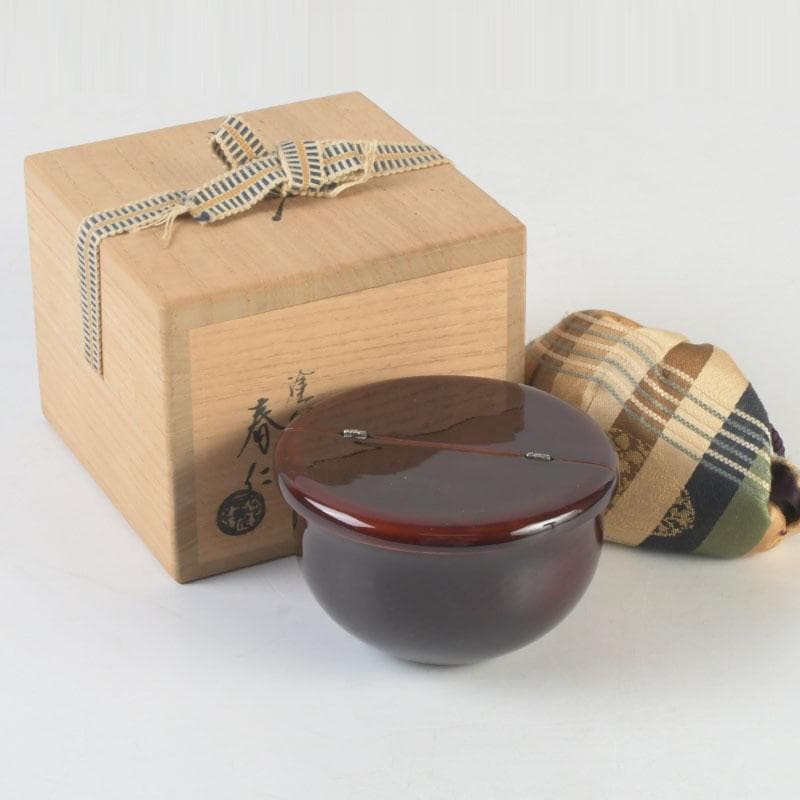 茶道具　塗師　安田春仁作　老松茶入　仕覆付　共箱　V　9691