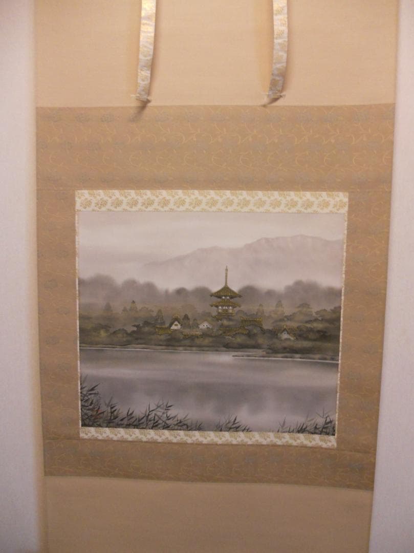 掛け軸 三輪映章 古都塔韻 絹本 希少 軸装 茶道具 掛軸 美品 です。
