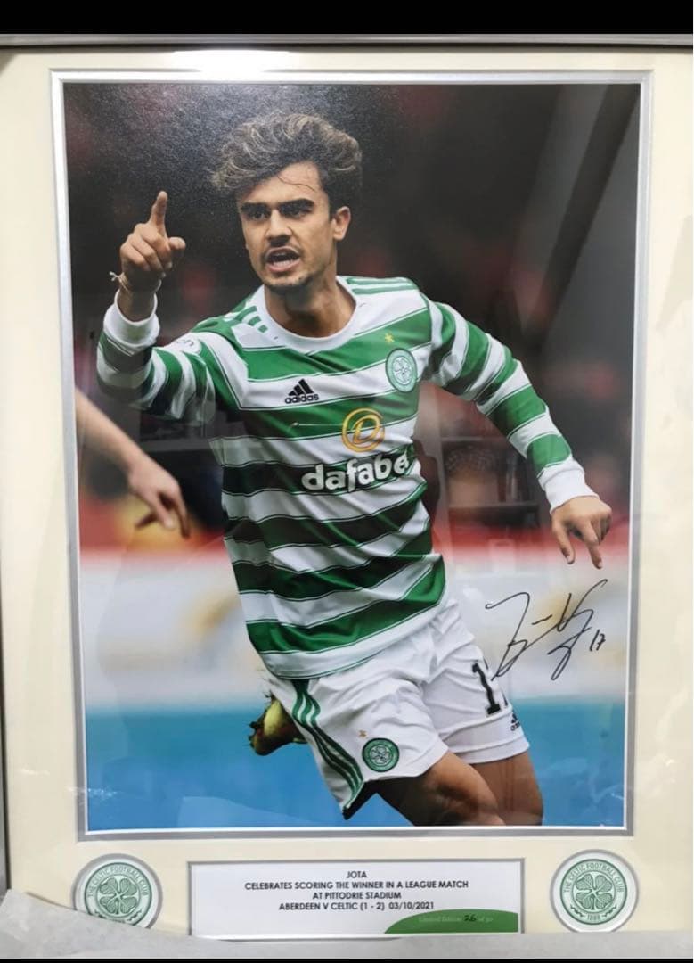 50個 限定品 セルティック ジョタ 直筆 サイン入り 写真 額縁入り レンヌ