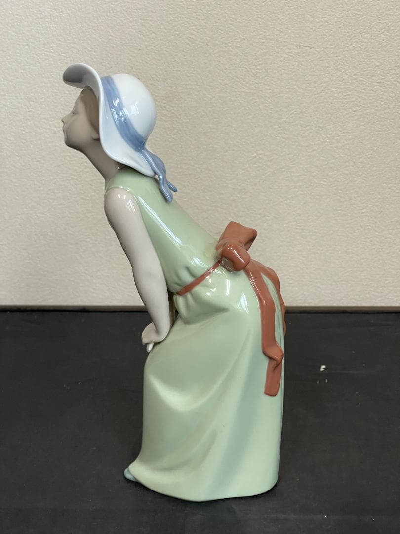 LLADR(リアドロ）　女性置物　２９４