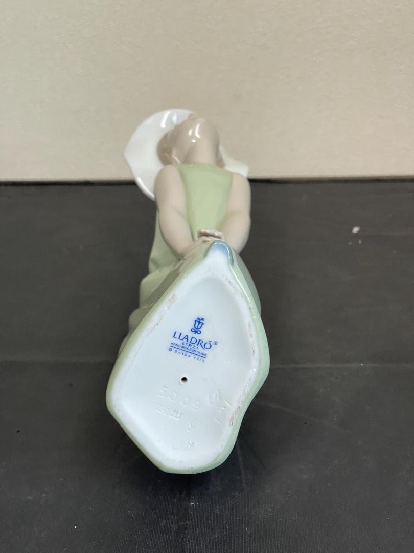 LLADR(リアドロ）　女性置物　２９４