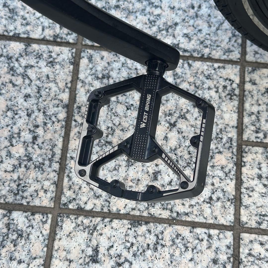 ゴン　ベスビー BESV PSA1 電動アシスト自転車 20インチ 白黒