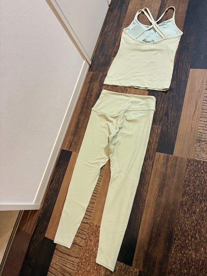 極美　emmi yoga エミヨガ　ヨガウェア　ミントグリーン　S