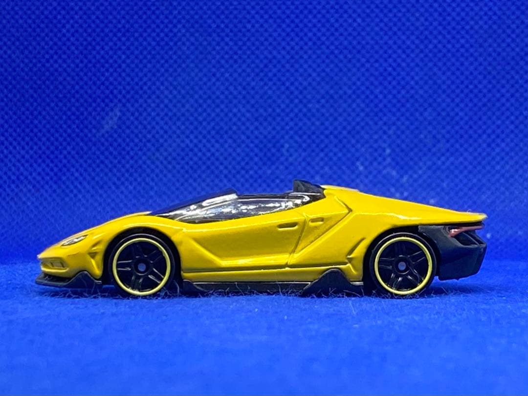 Hotwheels '16 L. Centenario Roadster 黄