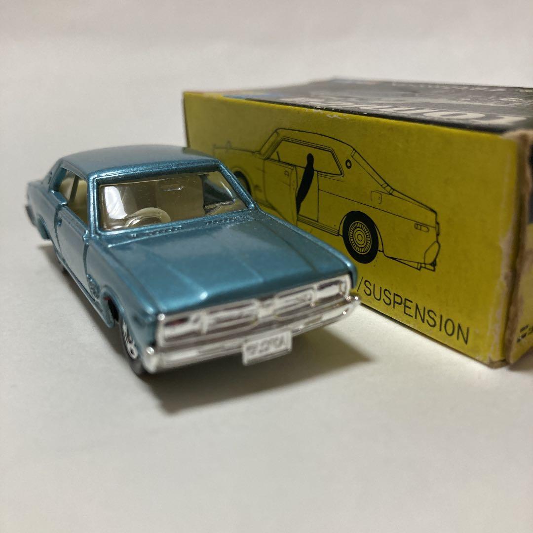 トミカ　日産グロリア2000 GXです。