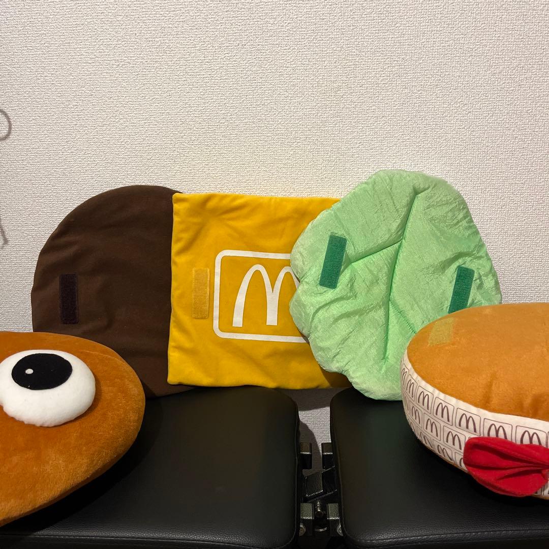 j*h様 マクドナルド　ぬいぐるみ　クッション　ハンバーガー　レア　非売品　希少