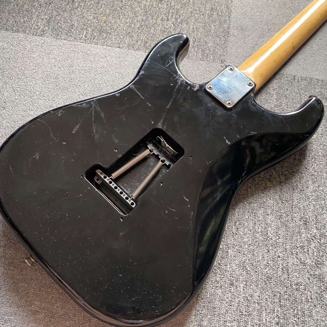 メタリックレッド ストラトキャスター EVHタイプ ノーブランド F社ロゴ付き