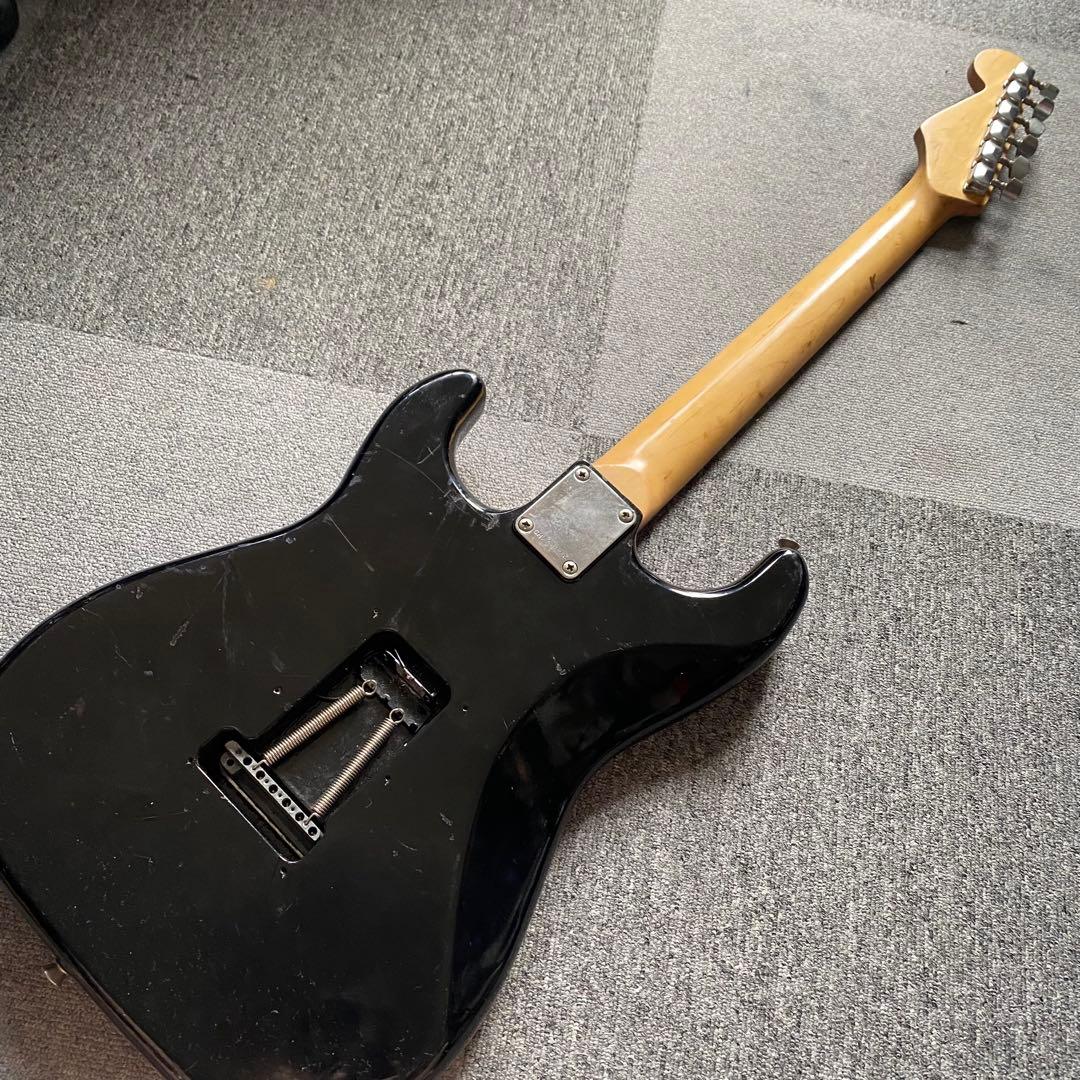 メタリックレッド ストラトキャスター EVHタイプ ノーブランド F社ロゴ付き