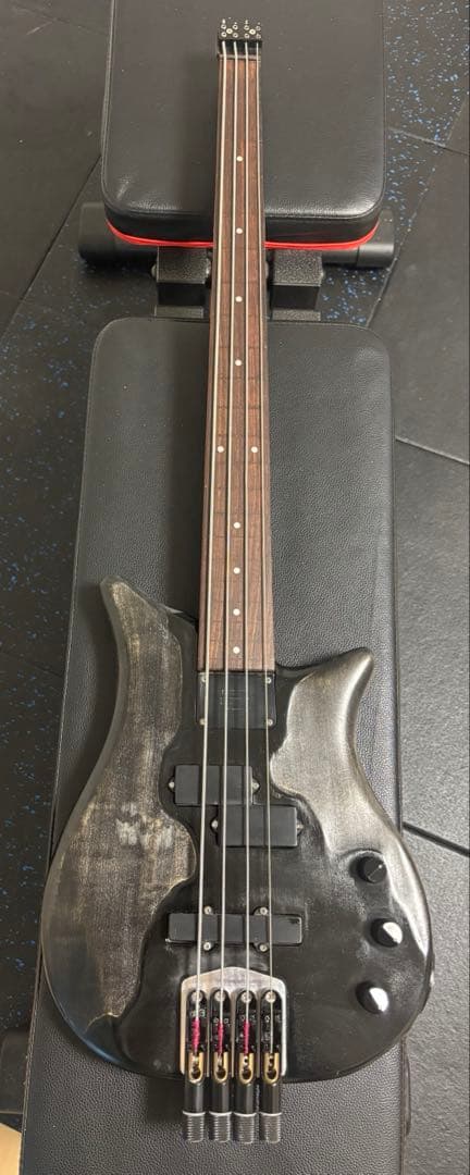 Fernandes FRB-55 ヘッドレス_フレットレスベース唯一無二
