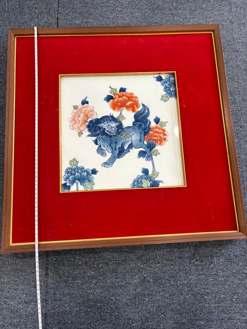 獅子と花の陶器装飾品陶板