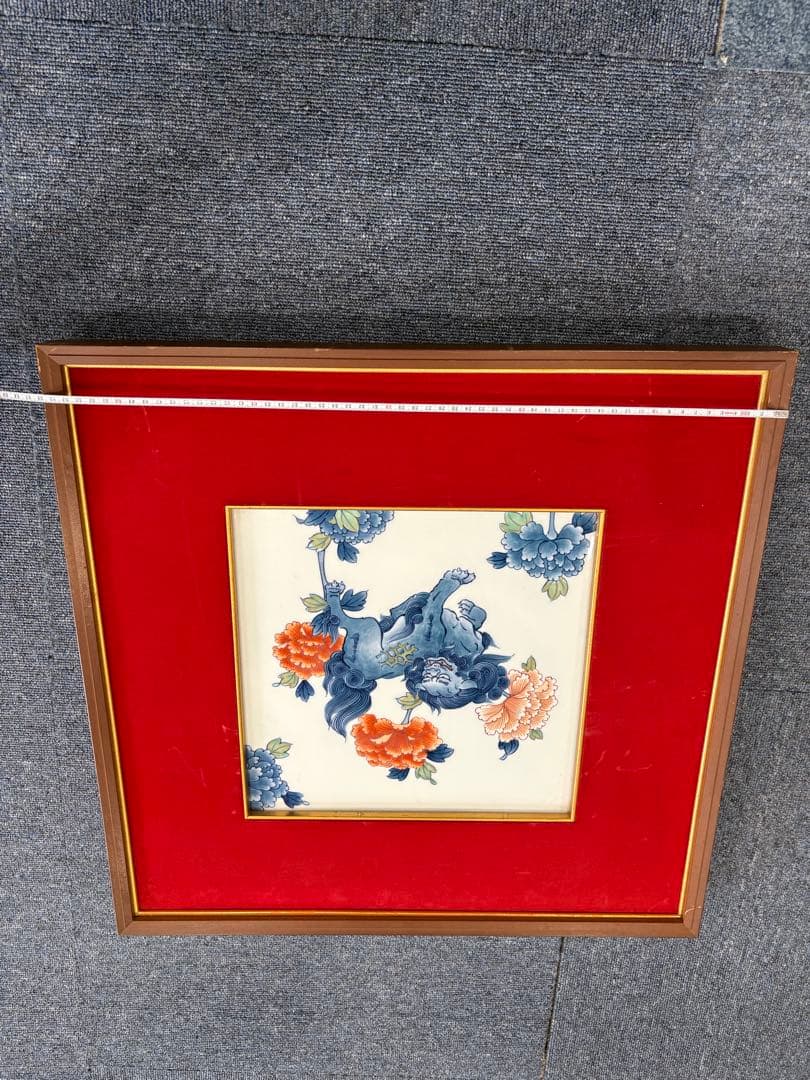 獅子と花の陶器装飾品陶板