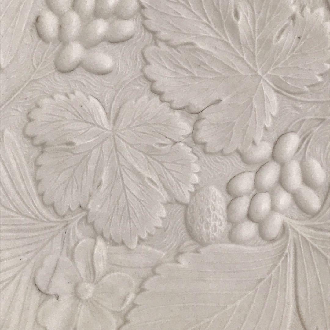 1851年 アンティーク クリームウエア エンボス レリーフ プレート 器