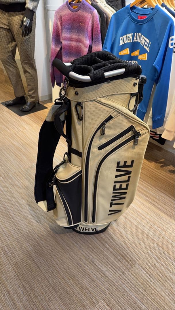 V12 スタッズ付きキャディバッグ ベージュ