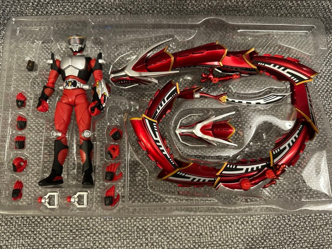 SH Figuarts 仮面ライダー龍騎&ドラグレッダー