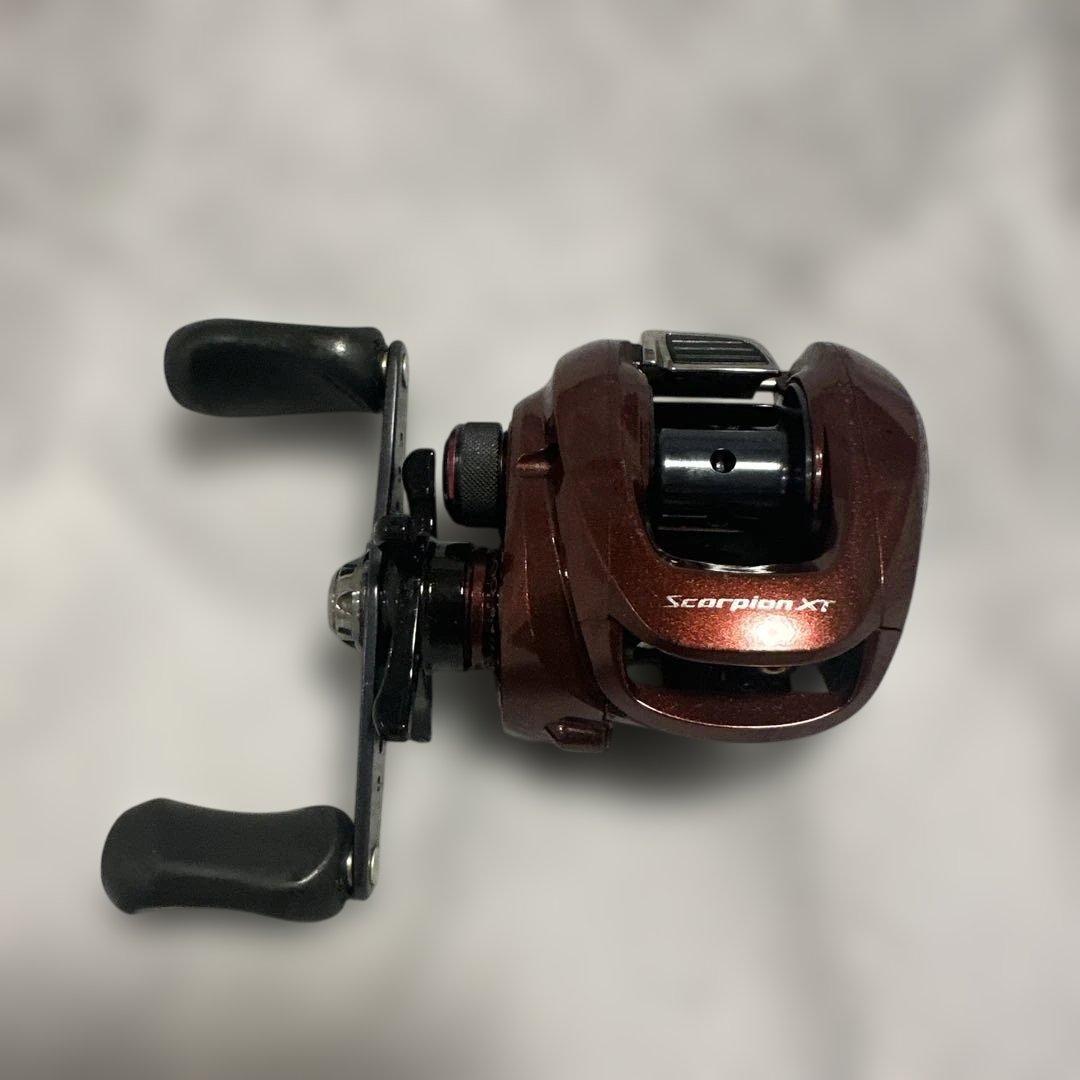 Scorpion XT ベイトリール 右ハンドル 6.4:1