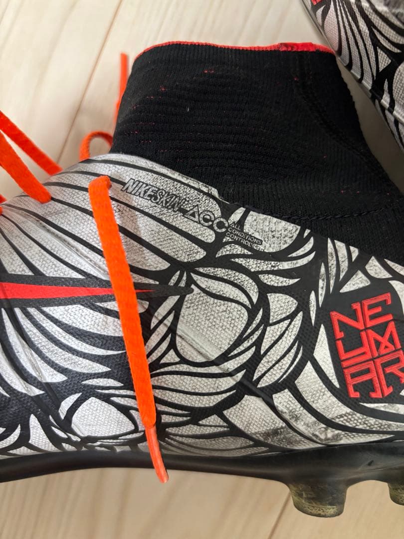 [超希少品]ナイキ ハイパーヴェノム AG