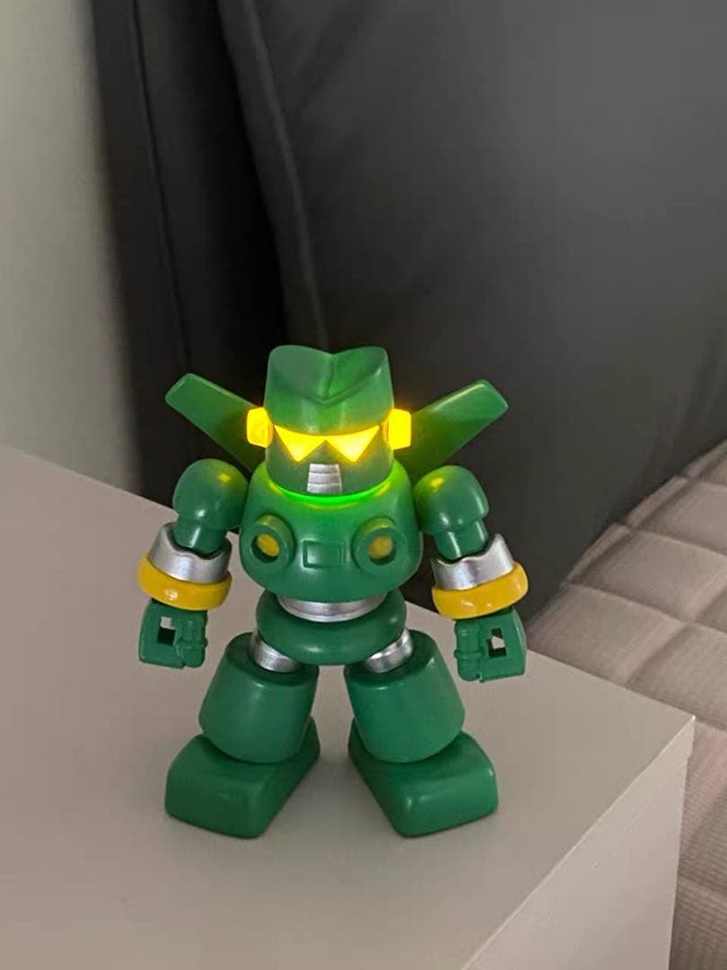 クレヨンしんちゃん カンダムロボット 光るロボットフィギュア