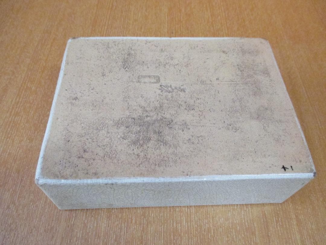陶器製箱　菊の御紋　印銘あり　123