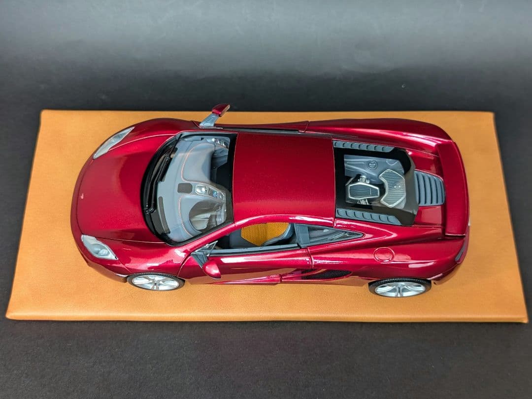 ミニチャンプス 1/18 McLaren MP4-12C