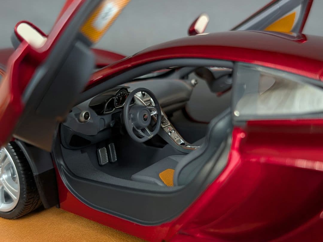 ミニチャンプス 1/18 McLaren MP4-12C