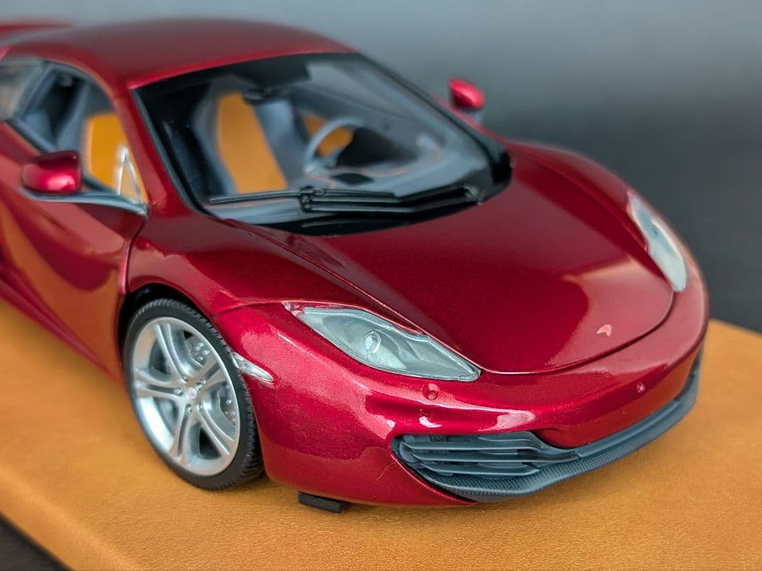 ミニチャンプス 1/18 McLaren MP4-12C