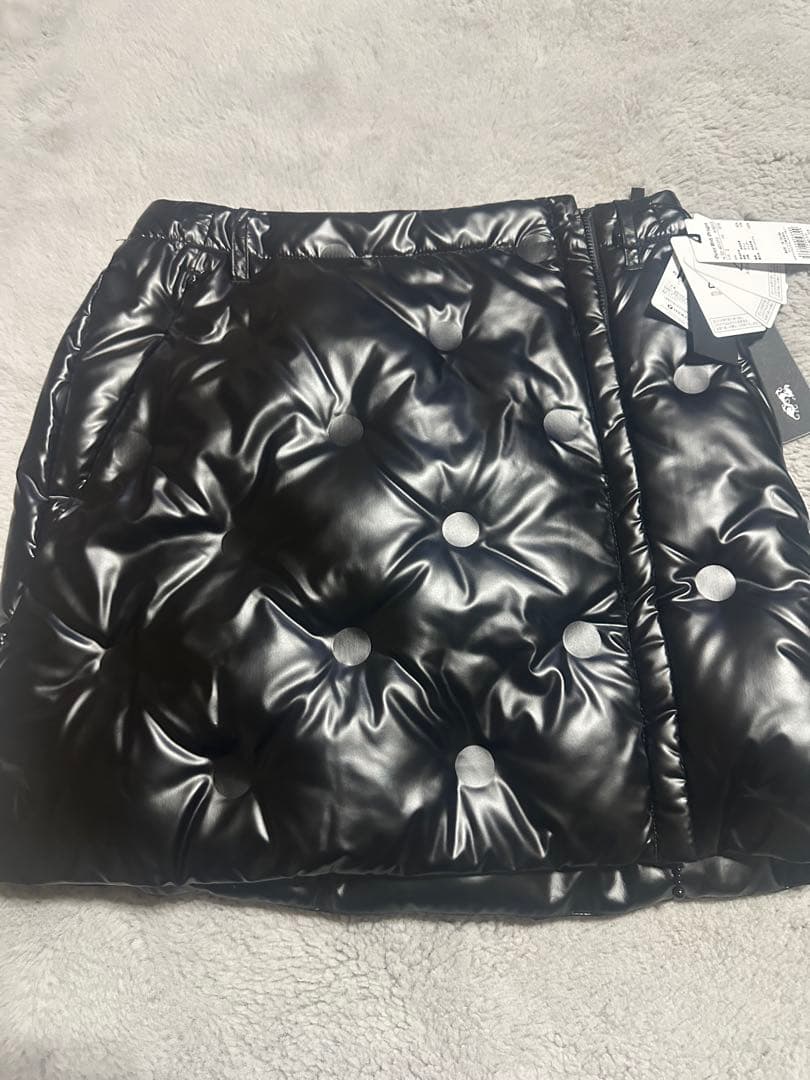 新品未使用ダンスウィズドラゴン ホットメルトダウンスカート　ブラックMサイズ