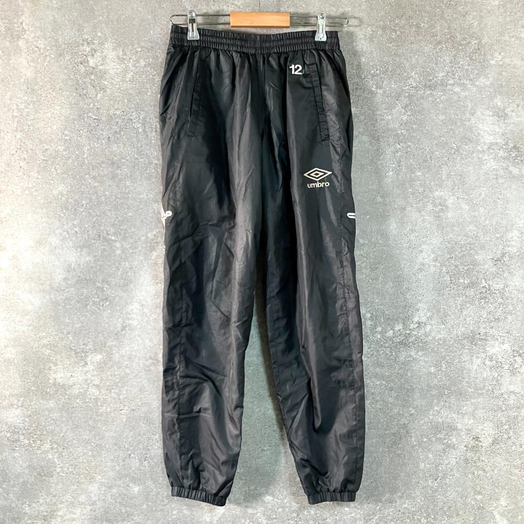 umbro　トラックパンツ　ブラック　ロゴ　刺繍　フィットネス　フルレングス
