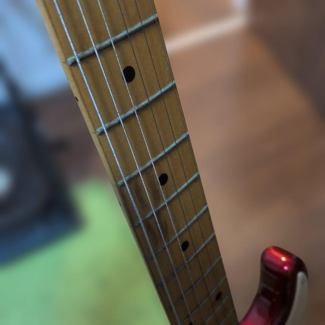 Squier Stratocaster　ジャンク傷あり。 エレキギター レッド