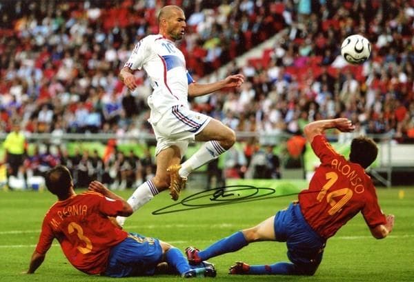 レア！　ジネディーヌ・ジダン 　フランス代表 　証明書付き　直筆サイン入りフォト