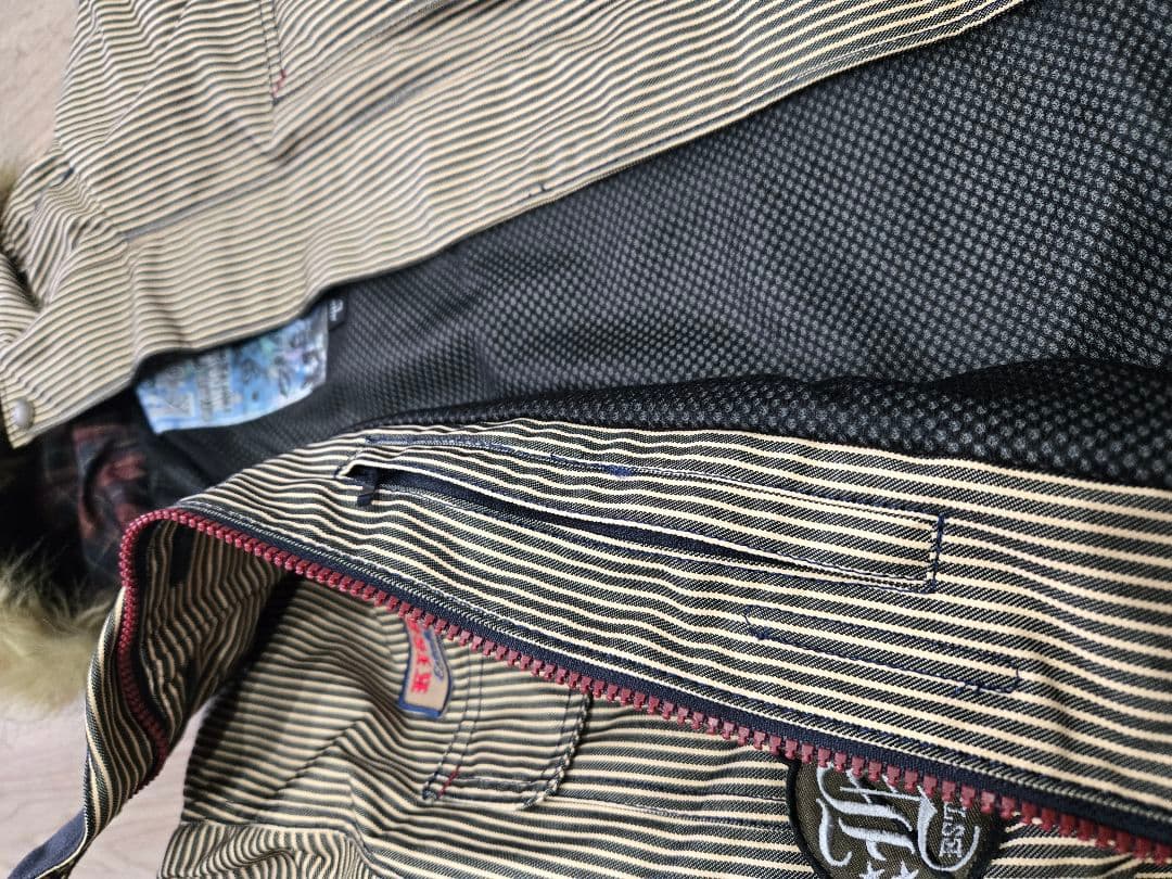 新品未使用　キスマークスキ・ボードーウェアLサイズ