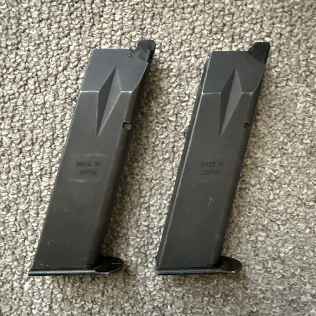 【成約済:マツさん】SIGP226ハンドガン弾倉2本、ホルスター付き(エアガン)