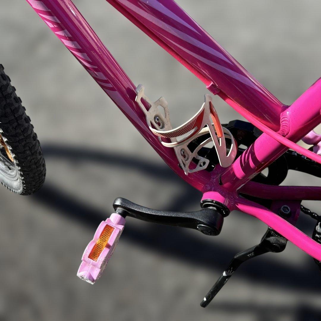 Specialized Hotrock キッズ自転車 ピンク　20インチ屋内保管