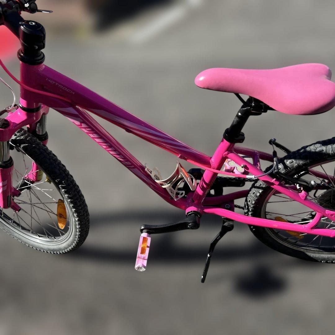 Specialized Hotrock キッズ自転車 ピンク　20インチ屋内保管