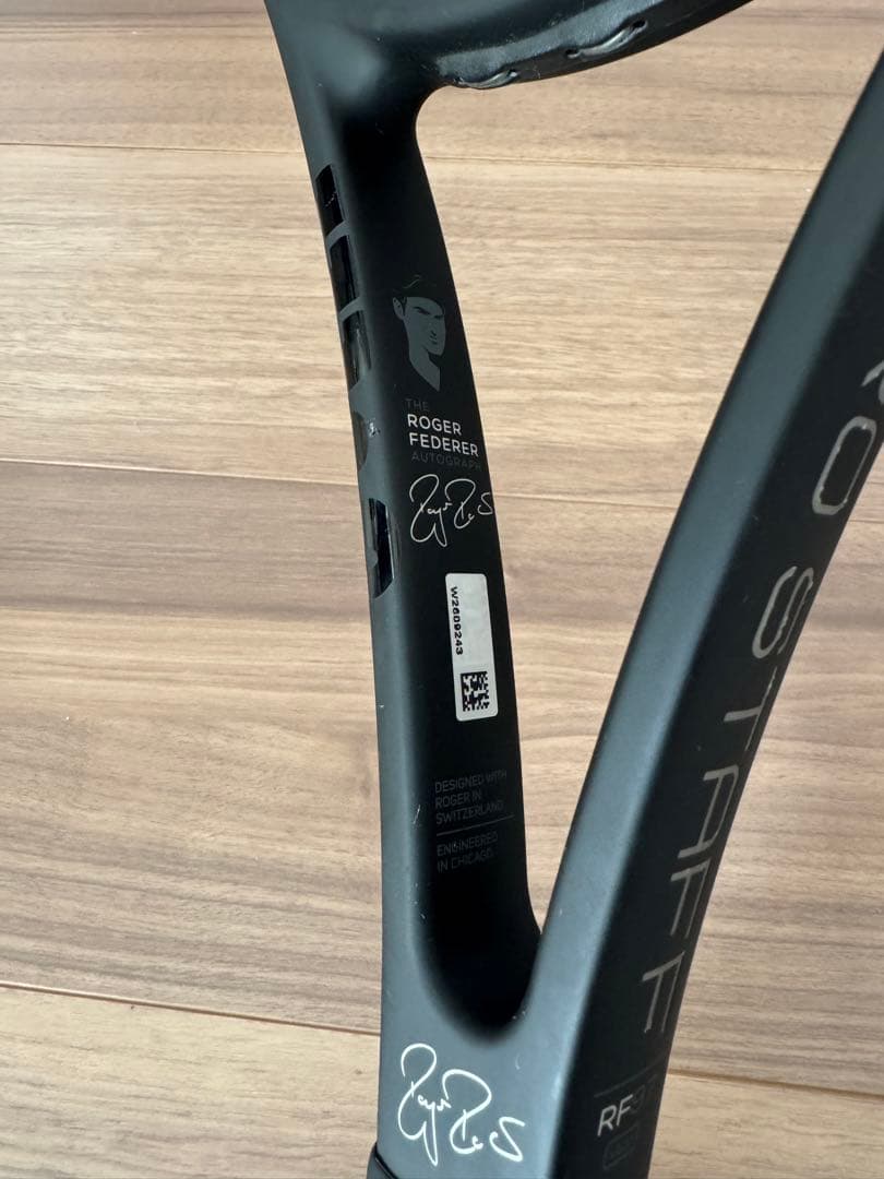 ロジャー・フェデラー サイン入り プロスタッフ