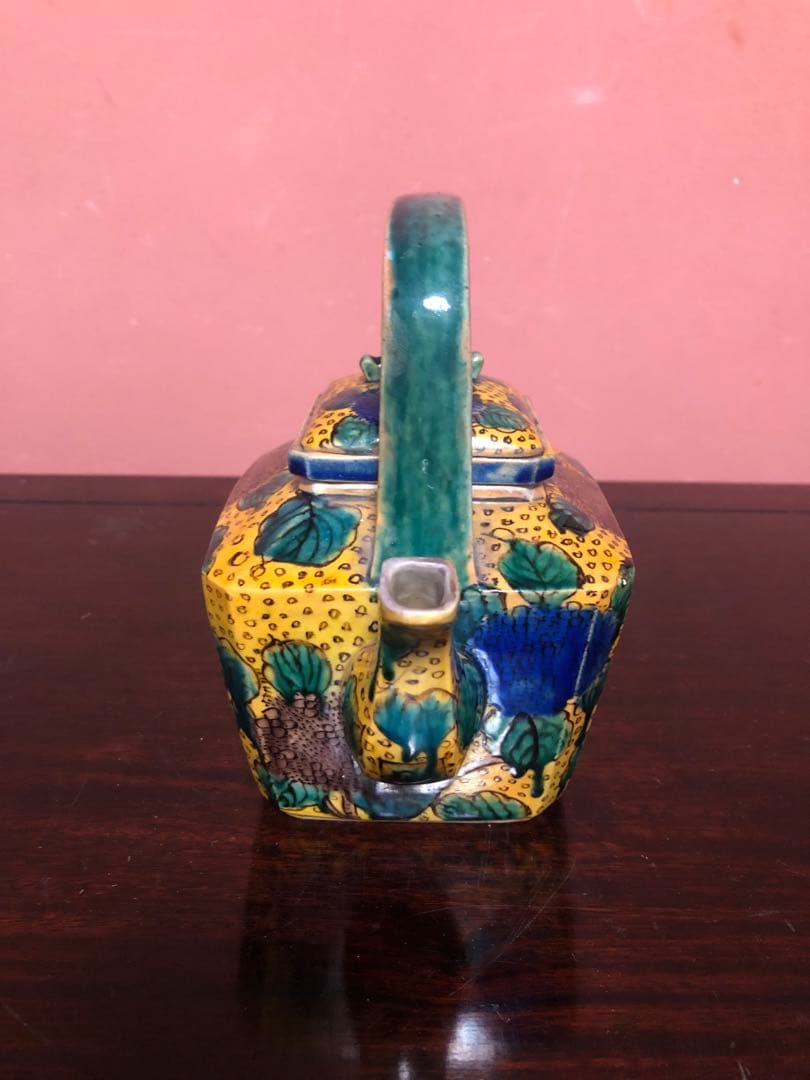 蔵にあった稀少な青手古九谷の水注