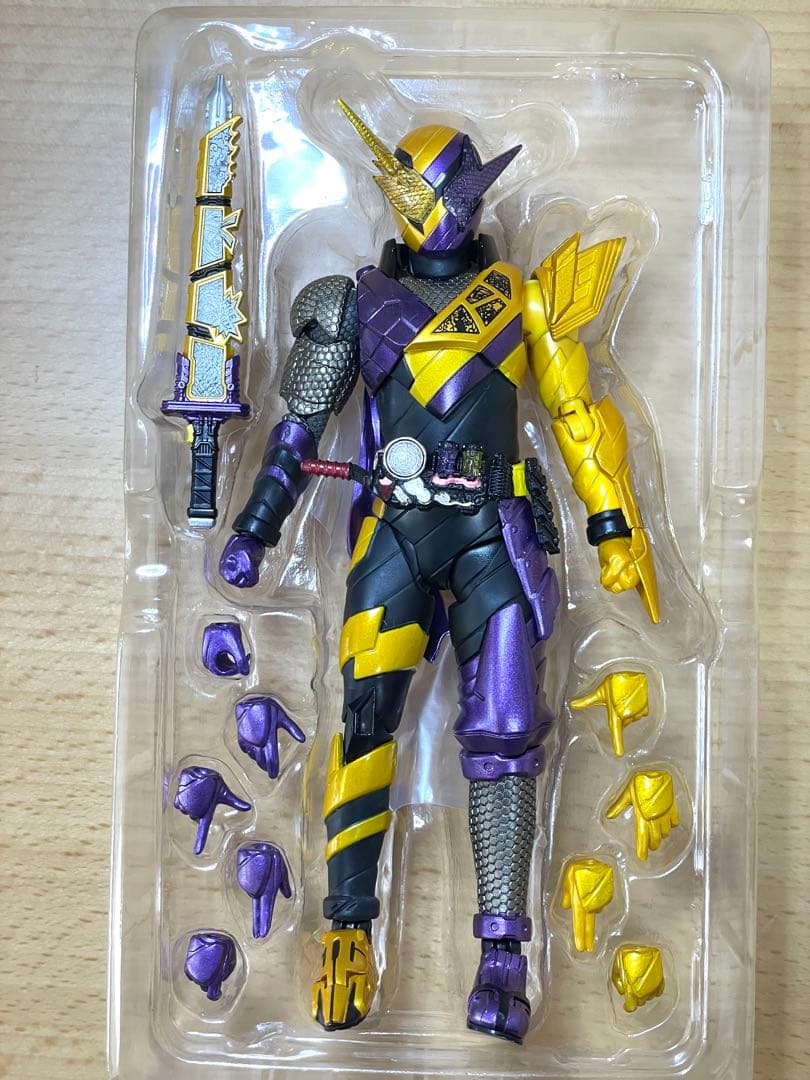 【未使用有り】フィギュアーツ 仮面ライダービルド ニンニンコミック メタルビルド