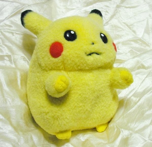 (●゜ω゜●) ピカチュウ ぬいぐるみ 初期ピカ トミー おなかを押すとなくヨ!