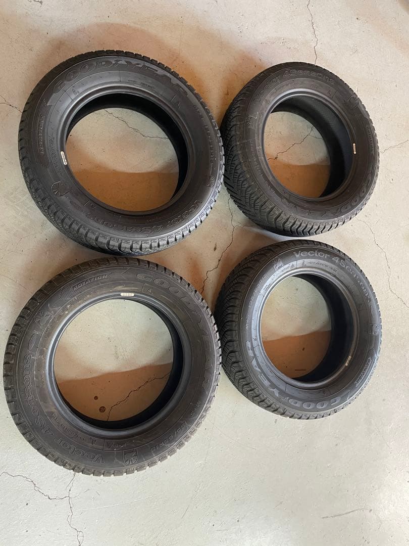 グッドイヤー　オールシーズンタイヤ　195/65R15 4本