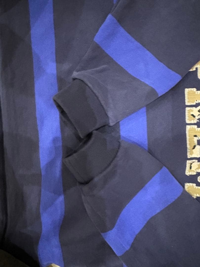 Supreme stripe rugby NAVY tigさん着用