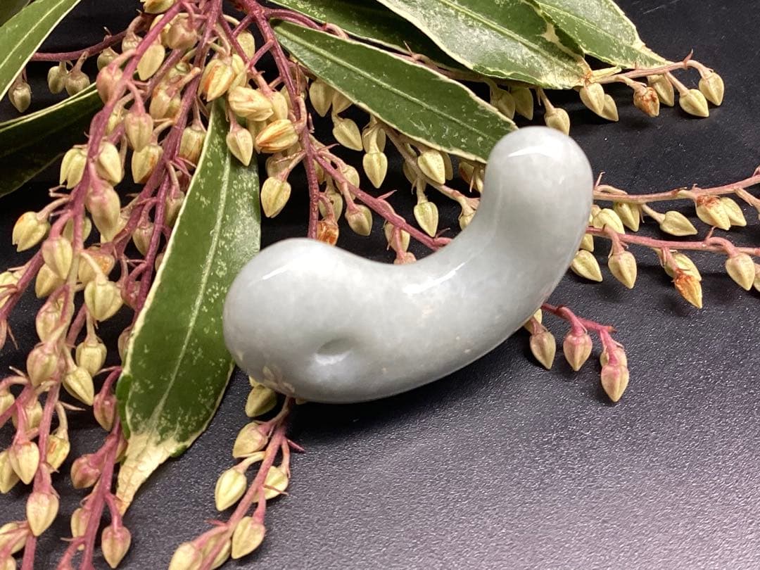 本物の氷*アイスジェード 糸魚川翡翠勾玉　人気の平家古墳型 鑑定ソーティング付